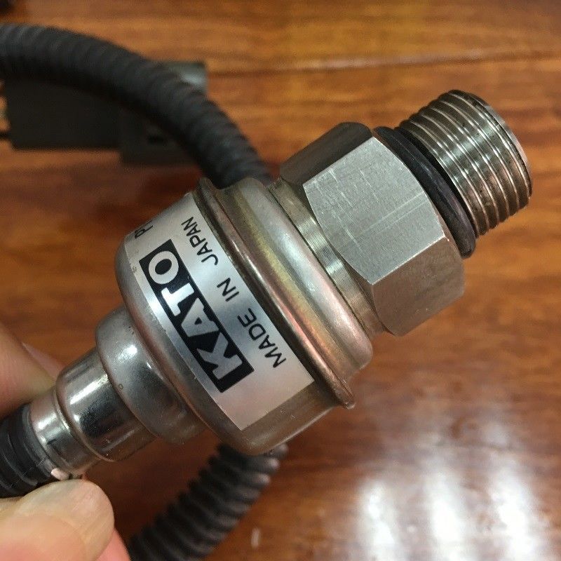 Kato High Pressure Sensor Switch , 24V Oil Pressure Switch For Excavator
