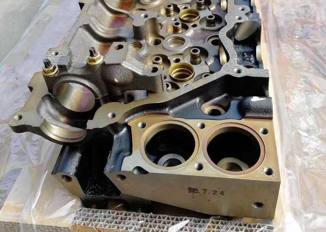 4HK1 6HK1 8-97602-687-0 8-97606-992-5 Iron Cylinder Head Original